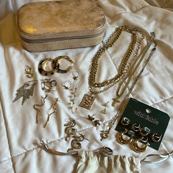 Kendra Scott Phoenix Ring + Accessory Bundle - Picture 2 of 6